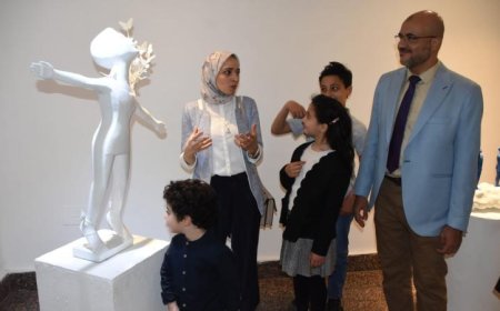 مدارات خفية تضيء مركز كرمة بن هانئ الثقافي بمعرض فني جديد