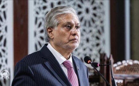 وزير خارجية باكستان يستقبل نظيره الإيراني ويعبر عن تطلعه لتعزيز السلام بين البلدين