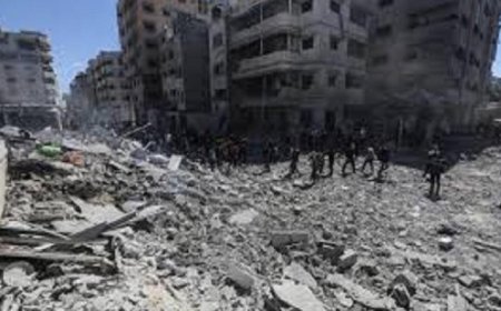 استشهاد فلسطينيين جراء قصف الاحتلال الإسرائيلي في شمال بيت لاهيا وغرب دير البلح