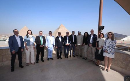 وزير السياحة والآثار يتباحث مع رئيس اتحاد شركات السياحة الألمانية لتعزيز التعاون السياحي