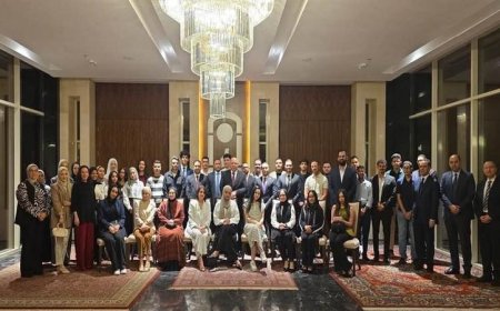 السفير المصري في الكويت يتواصل مع شباب الجالية المصرية لتعزيز الروابط الثقافية والاجتماعية