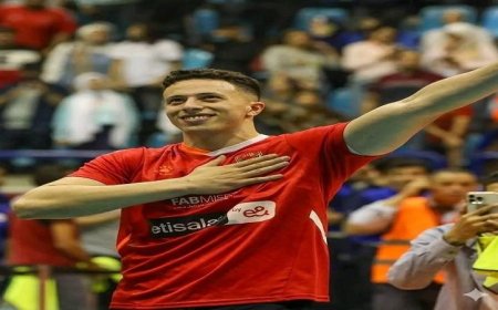 الخطيب يعلن تحسن الحالة الصحية لنجم طائرة الأهلي سيف عابد