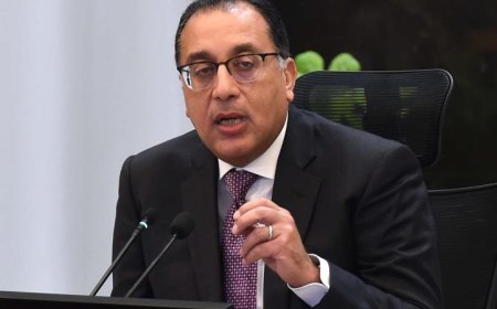 رئيس وزراء قطر يقدم التعازي للدكتور مصطفى مدبولي في وفاة والده اللواء كمال مدبولي