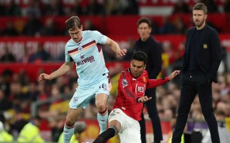 مانشستر يونايتد يحقق انتصاراً مثيراً على برينتفورد ويعزز موقعه في المركز الثالث بالدوري الإنجليزي