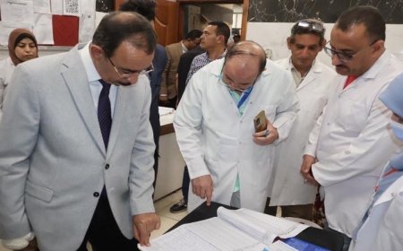 محافظ سوهاج يقوم بجولة تفقدية في المستشفى العام ويؤكد على ضرورة تطوير الخدمات الطبية