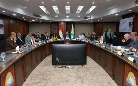 محافظ الجيزة يجتمع أسبوعياً للاستماع إلى شكاوى المواطنين وحل مشكلاتهم