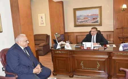 محافظ بورسعيد يستقبل رئيس الإدارة المركزية لفرع الصادرات والواردات لتعزيز التعاون الاقتصادي