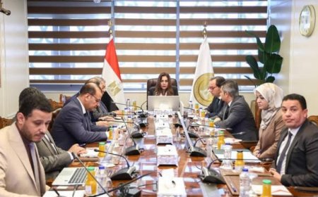 وزيرة التنمية المحلية تستعرض خطة عمل الوزارة الطموحة للعام المالي 2026/2027