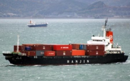 القيادة المركزية الأمريكية تعيد سفينة تجارية إلى البحر العربي بعد احتجازها