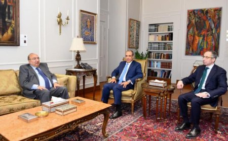 عبد العاطي يناقش مع رئيس مكافحة الهجرة غير الشرعية استراتيجيات الدولة لمواجهة الظاهرة