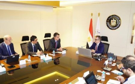 وزير التخطيط يناقش مع البنك الدولي تطوير استراتيجية جديدة لجذب الاستثمار الأجنبي