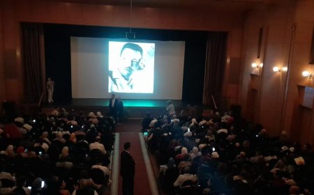 جمهور واسع يشارك في عرض الفيلم النادر ثلاثية الطريق إلى الله