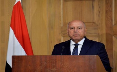 وزير النقل يشارك الرئيس السيسي إنجازات الوزارة في تعزيز صناعة النقل بمصر