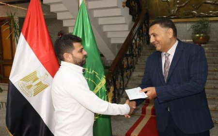 محافظ القليوبية يقدم مساعدات مالية عاجلة لدعم ثلاث حالات إنسانية حرجة