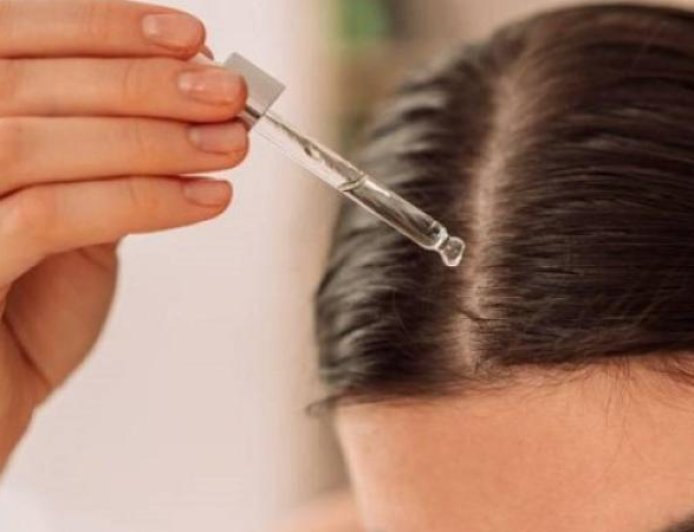 خمسة خطوات فعالة لتقوية الشعر ومنع تساقطه بطرق طبيعية