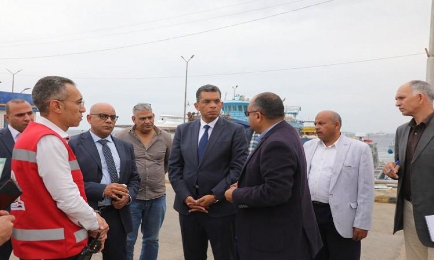 محافظ البحر الأحمر يستعرض موقع لنش الإسعاف البحري ويؤكد على جاهزيته لخدمة السياح
