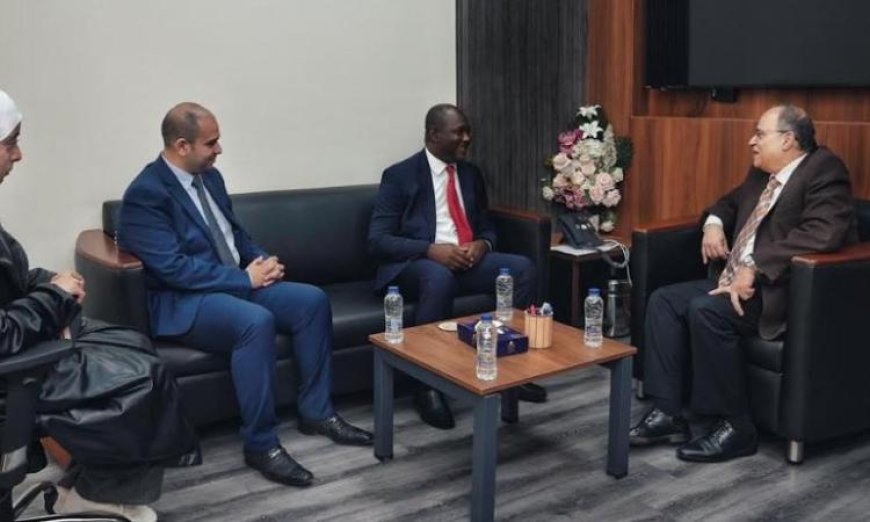 الغمرواي يستقبل رئيس هيئة الغذاء بغانا لتعزيز التعاون في القطاع الدوائي بالصور