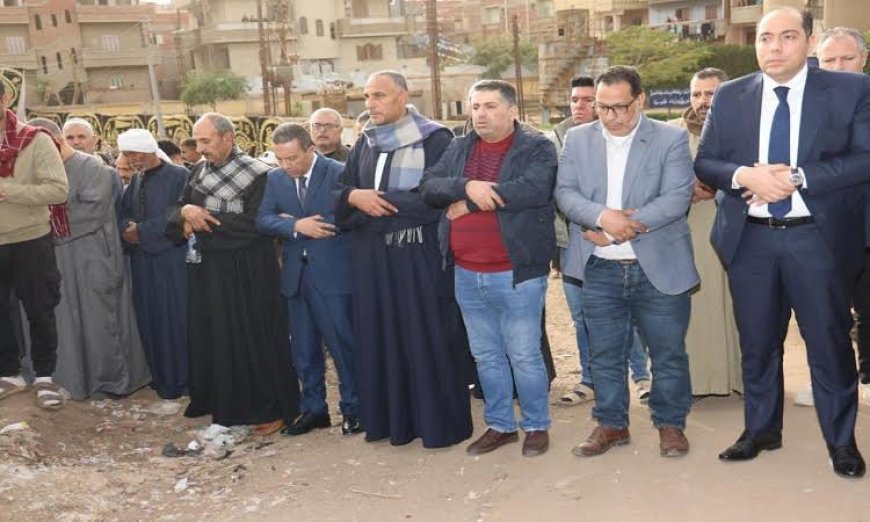 محافظ المنوفية يشارك في جنازة ضحايا حادث السادات في مسقط رأسهم ويقدم واجب العزاء