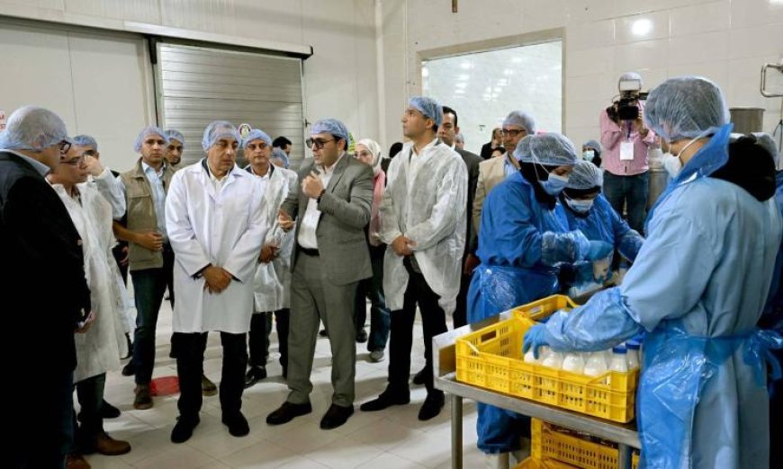 رئيس الوزراء يقوم بجولة في مصنع غازي لاند ويثني على جودة منتجات الألبان