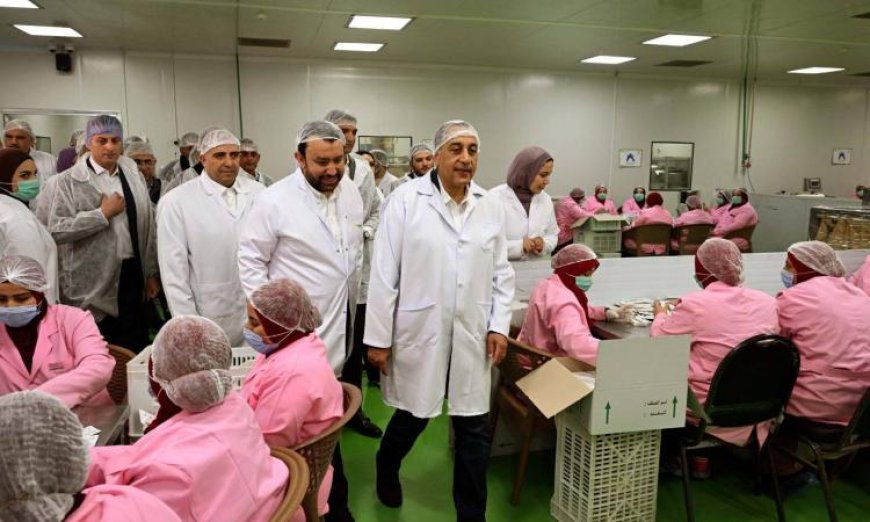 رئيس الوزراء يستعرض أحدث تقنيات مصنع شركة فارما زاد جروب للمكملات الغذائية بالصور
