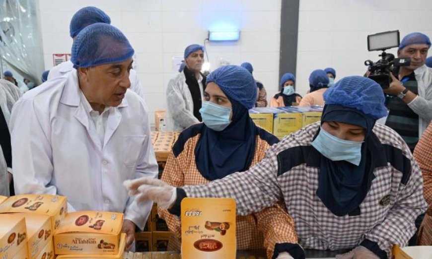 مدبولي يبرز أهمية النهوض بقطاع التمور لخلق فرص عمل جديدة للشباب والصورة توضح ذلك