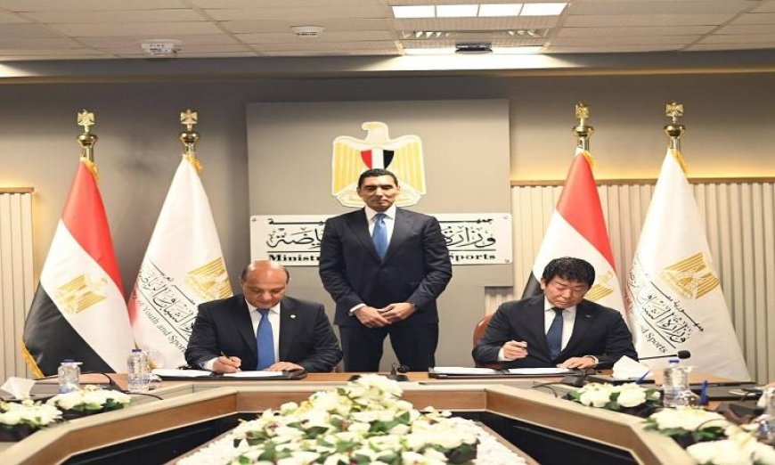 وزير الشباب والرياضة يوقع عقد استضافة مصر لبطولة العالم في جمباز الأيروبيك