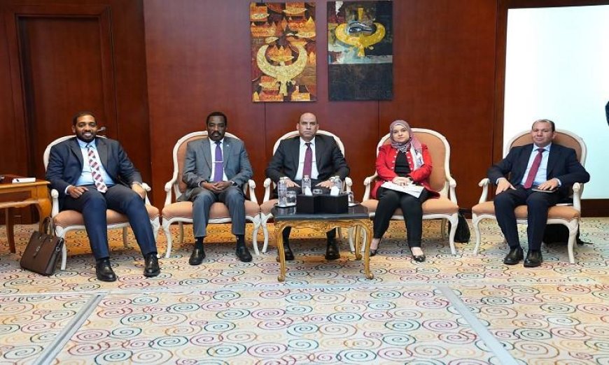 وزير العمل يتباحث مع نظيره السوداني لتعزيز أواصر التعاون بين البلدين