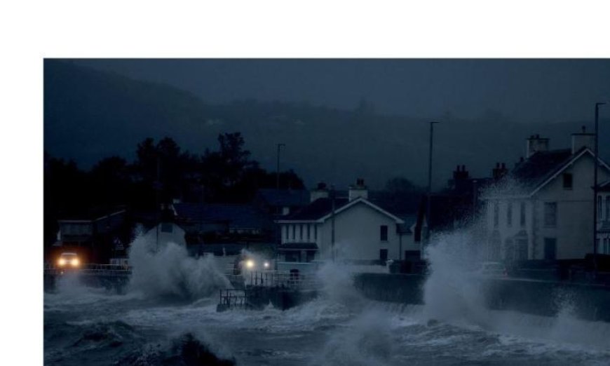 العاصفة ديف تؤدي لانقطاع الكهرباء عن آلاف المنازل في ويلز وأيرلندا الشمالية
