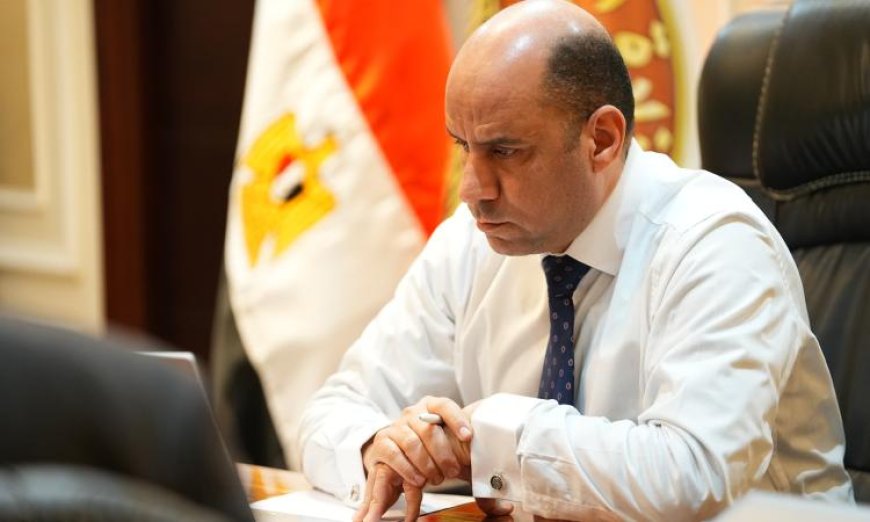 وزير العمل يراقب تنفيذ خطط الوزارة مع مديريات العمل في كافة المحافظات