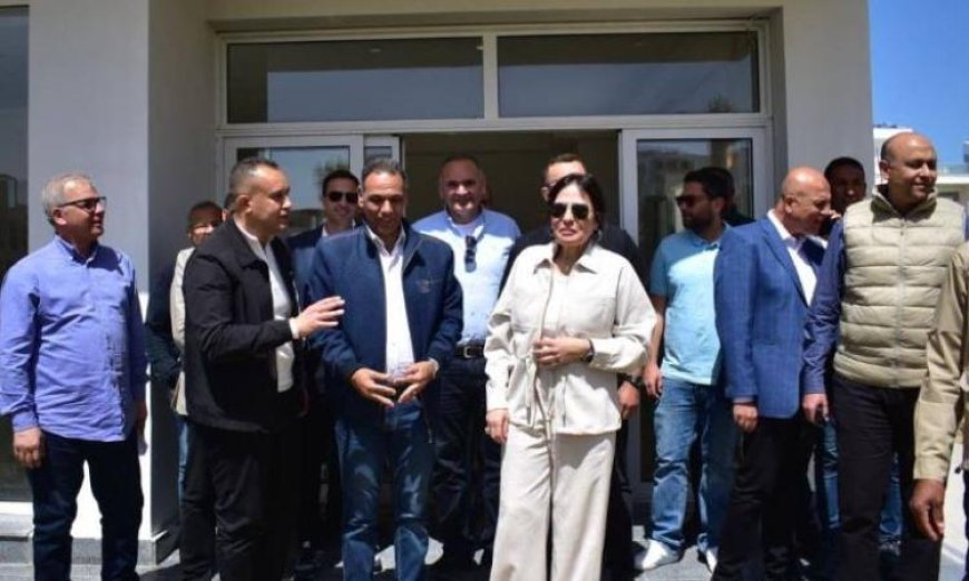 وزيرة الإسكان تواصل جولاتها التفقدية للأبراج الشاطئية وطريق البوليفار في العلمين الجديدة