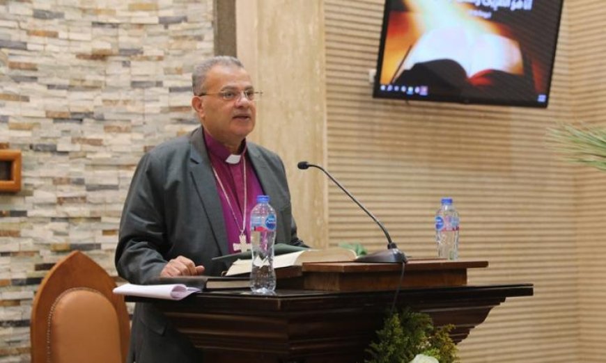 رئيس الطائفة الإنجيلية يحتفل بأحد السعف في كنيسة حدائق القبة