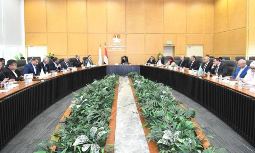 وزيرة الإسكان تستعرض أحدث التطورات في منطقة الأعمال المركزية بالعاصمة الجديدة