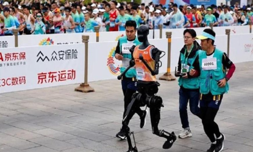 300 روبوت متطور يشاركون في نصف ماراثون بكين 2026 بالمنافسة البشرية المثيرة