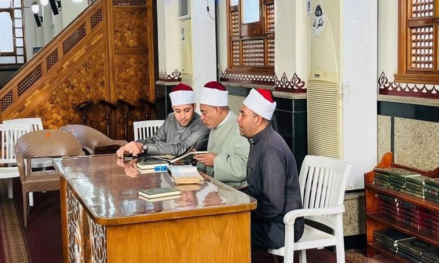 مدير أوقاف البحر الأحمر يزور المركز الثقافي في مسجد الميناء الكبير لمتابعة سير الدراسة