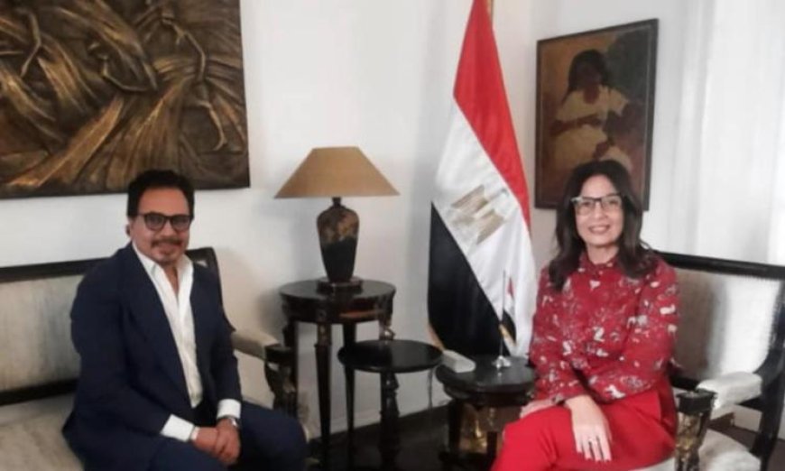 وزيرة الثقافة تستعرض مع الفنان محمد رياض التحضيرات للدورة 19 لمهرجان المسرح