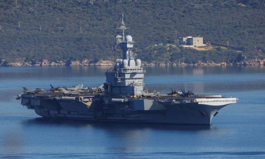 حاملة الطائرات الفرنسية شارل ديجول تترك خليج سودا بعد عملية تزويد بالوقود