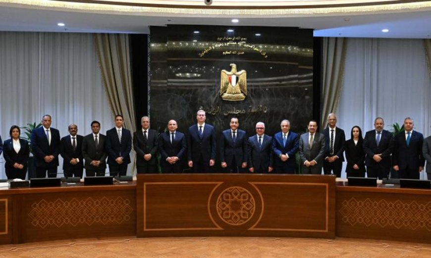 رئيس مجلس الوزراء يشارك في توقيع عقد مشروع بولي سيرف للكيماويات في السخنة