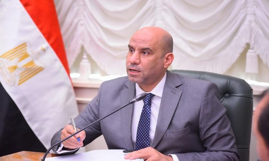 وزير العمل يعلن عن إجازة رسمية مدفوعة الأجر للموظفين في القطاع الخاص يوم الاثنين المقبل