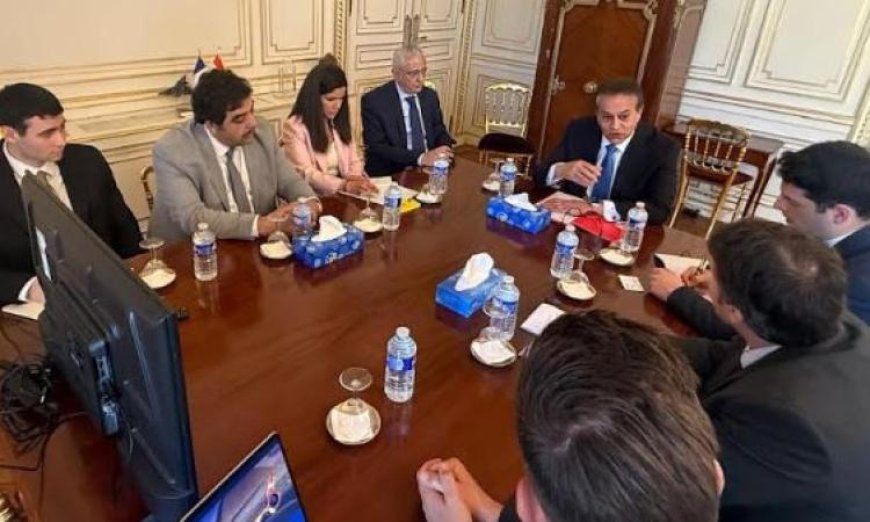 وزير الصحة يتعاون مع إيرباص العالمية لتطوير نظام متكامل للطائرات الإسعافية