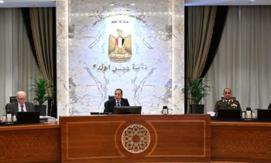 رئيس الوزراء يقرر تمديد ساعات عمل المحلات حتى 11 مساء بدلاً من 9 حتى نهاية أبريل