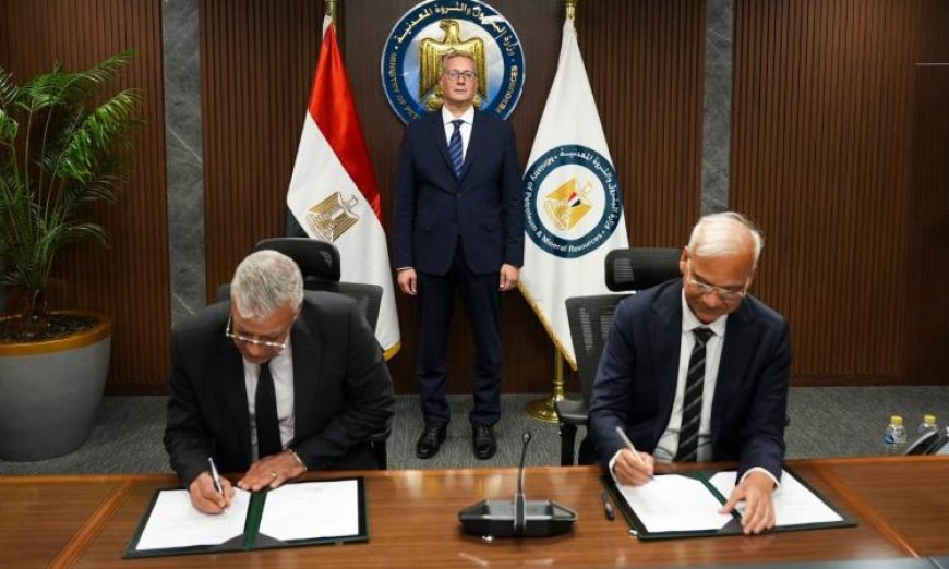 وزير البترول يشارك في توقيع عقد هام لتوريد خام الفوسفات للمجمع الصناعي الجديد