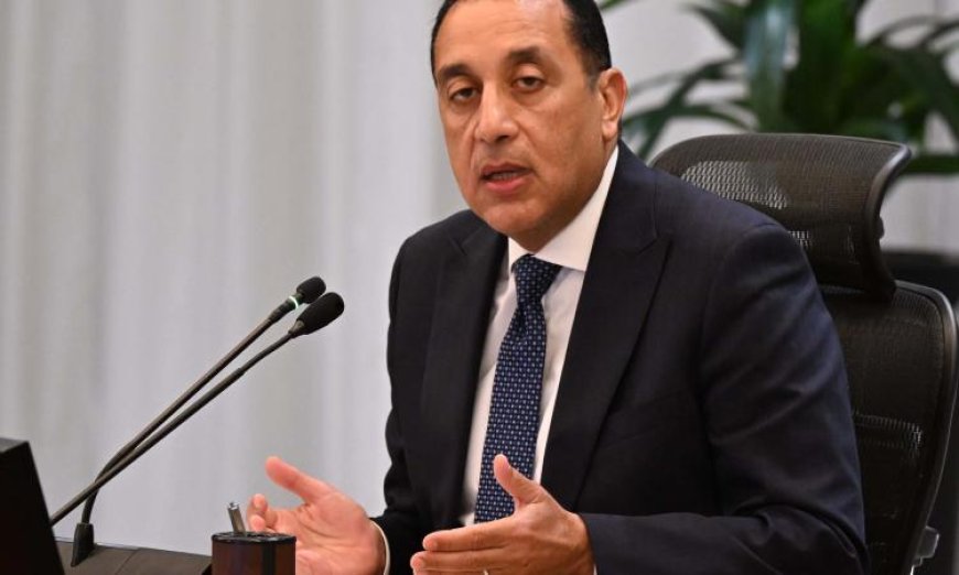 رئيس الوزراء يعلن تمديد ساعات العمل للمحال حتى 11 مساء بدلاً من 9 حتى 27 أبريل