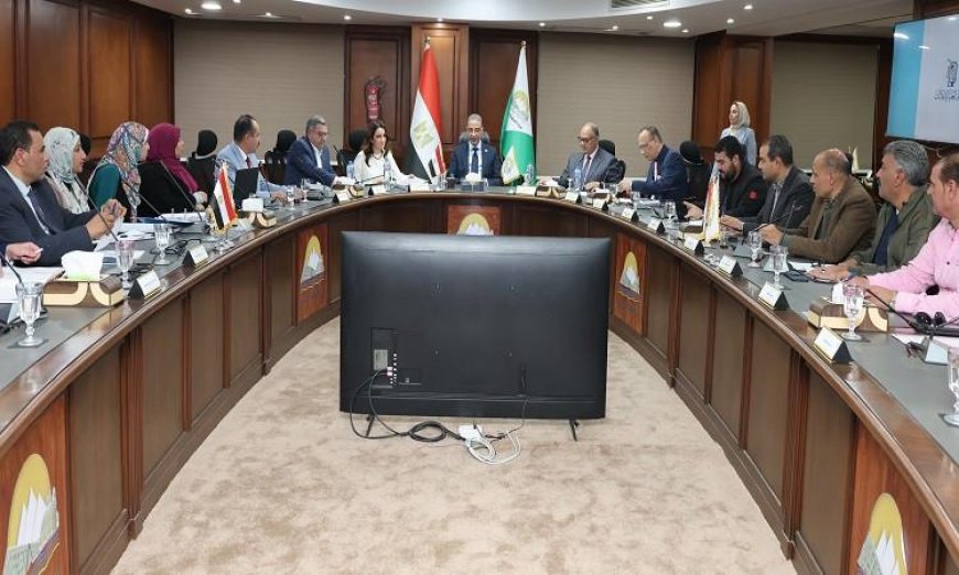 محافظ الجيزة يتولى رئاسة اجتماع اللجنة العليا للإعلانات لتعزيز تنظيم المنظومة وزيادة الموارد