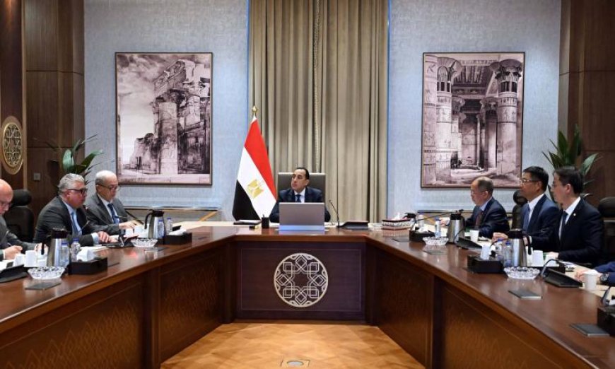 رئيس الوزراء يناقش مع شركة خينان تشهنجفو الصينية مشروع إنشاء مصنع للألومنيوم في البلاد