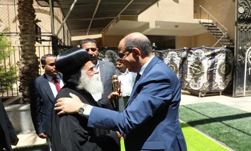 محافظ المنيا يقدم التهاني للقيادات الكنسية في عيد القيامة المجيد
