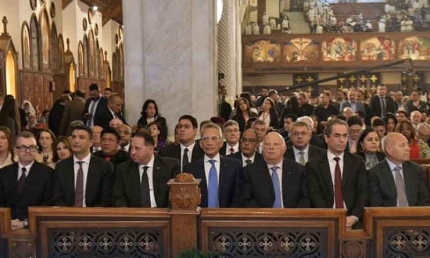وزير شئون المجالس النيابية يحضر قداس عيد القيامة المجيد في الكاتدرائية