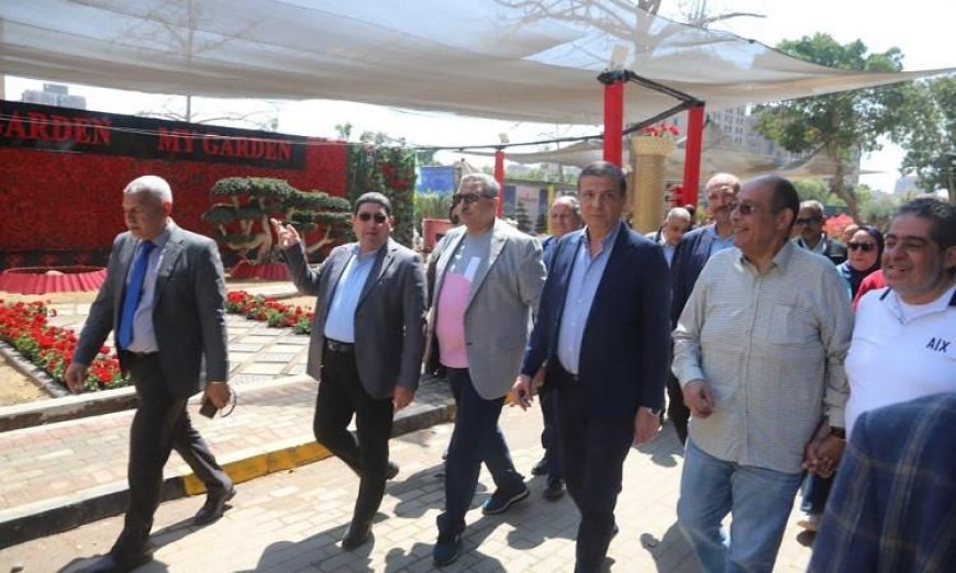 وزير الزراعة في جولة تفقدية لمعرض الزهور بالدقي ويعلن تمديده حتى نهاية مايو