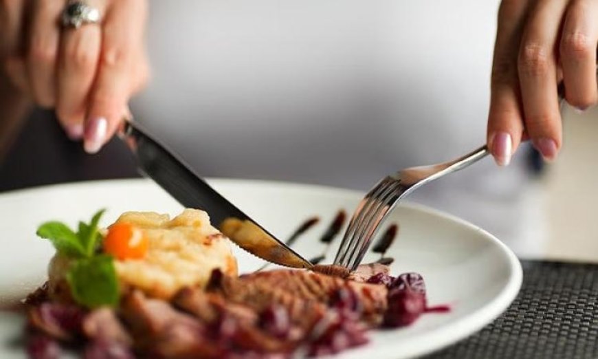 اكتشف كيف يؤثر توقيت تناول الطعام على الحفاظ على رشاقتك لمحبي الرشاقة