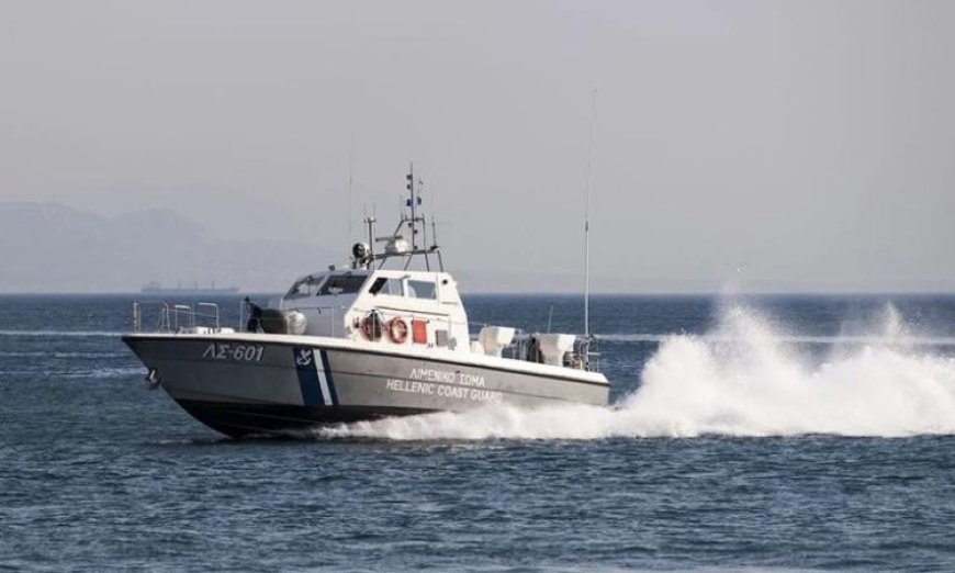 عمليات إنقاذ مدهشة لقوارب مهاجرين في البحر جنوب جزيرة كريت اليونانية