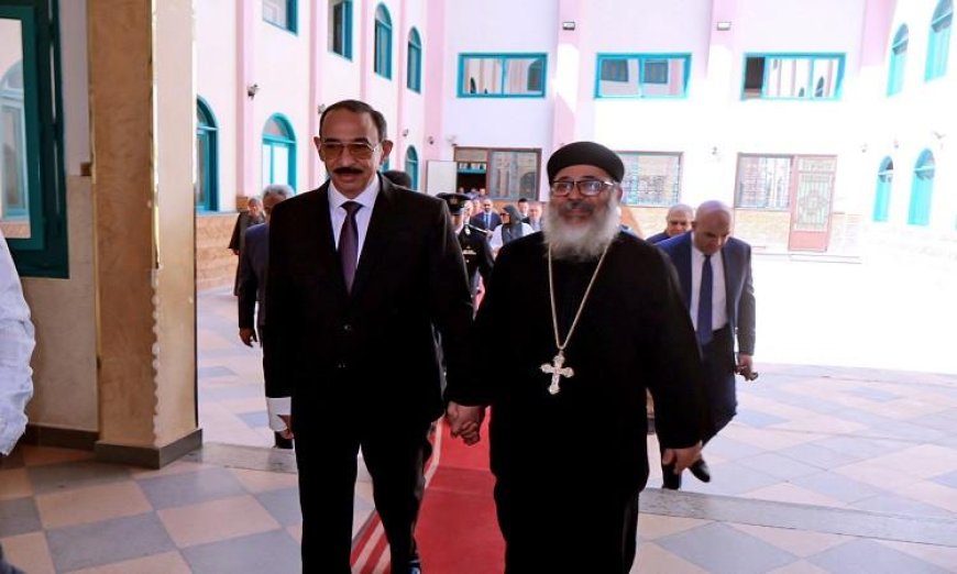 محافظ سوهاج يقوم بزيارة المطرانية لتقديم التهاني للأقباط بمناسبة عيد القيامة